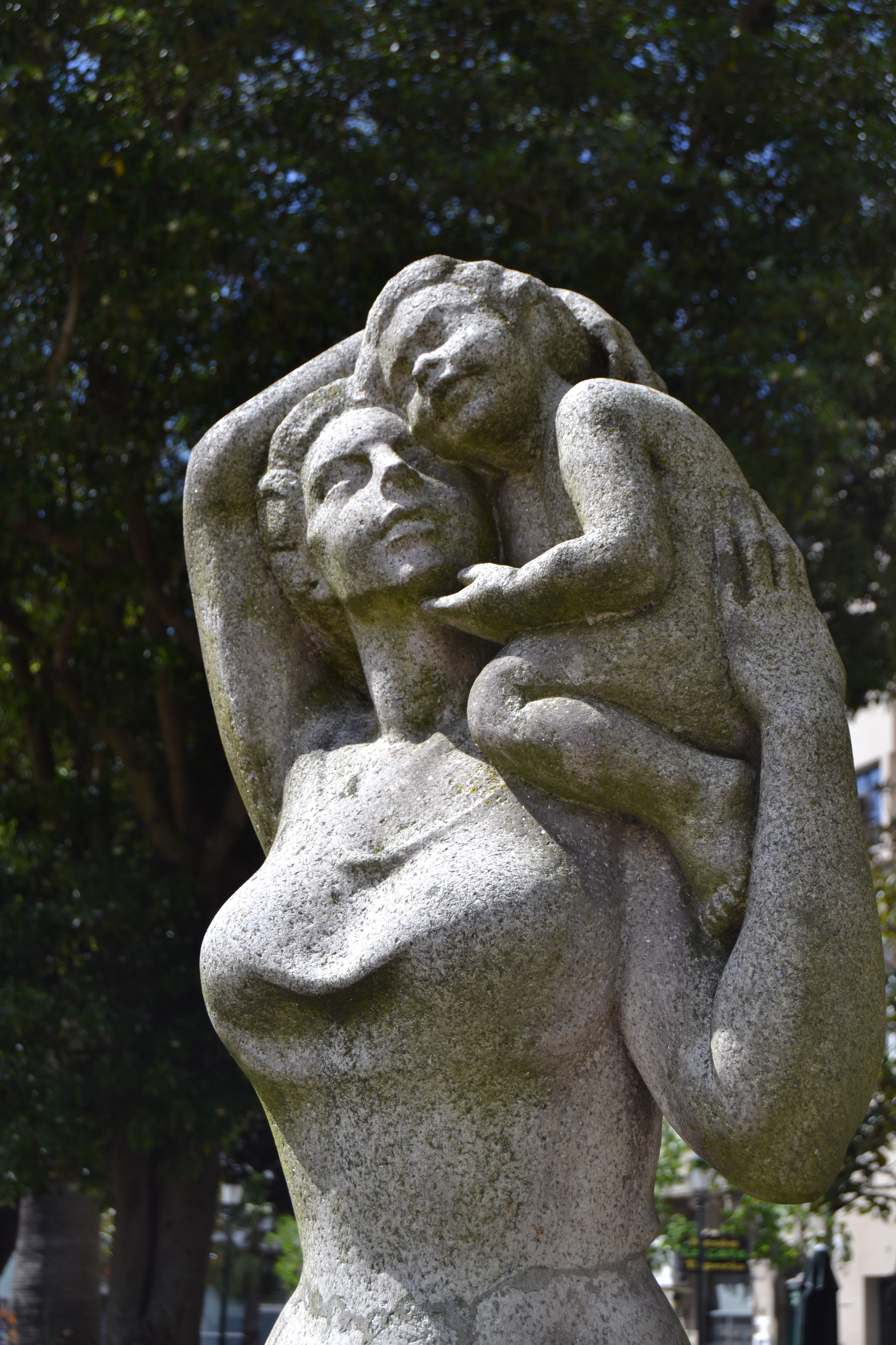 Maternidad I. En la Plaza de Compostela, Vigo